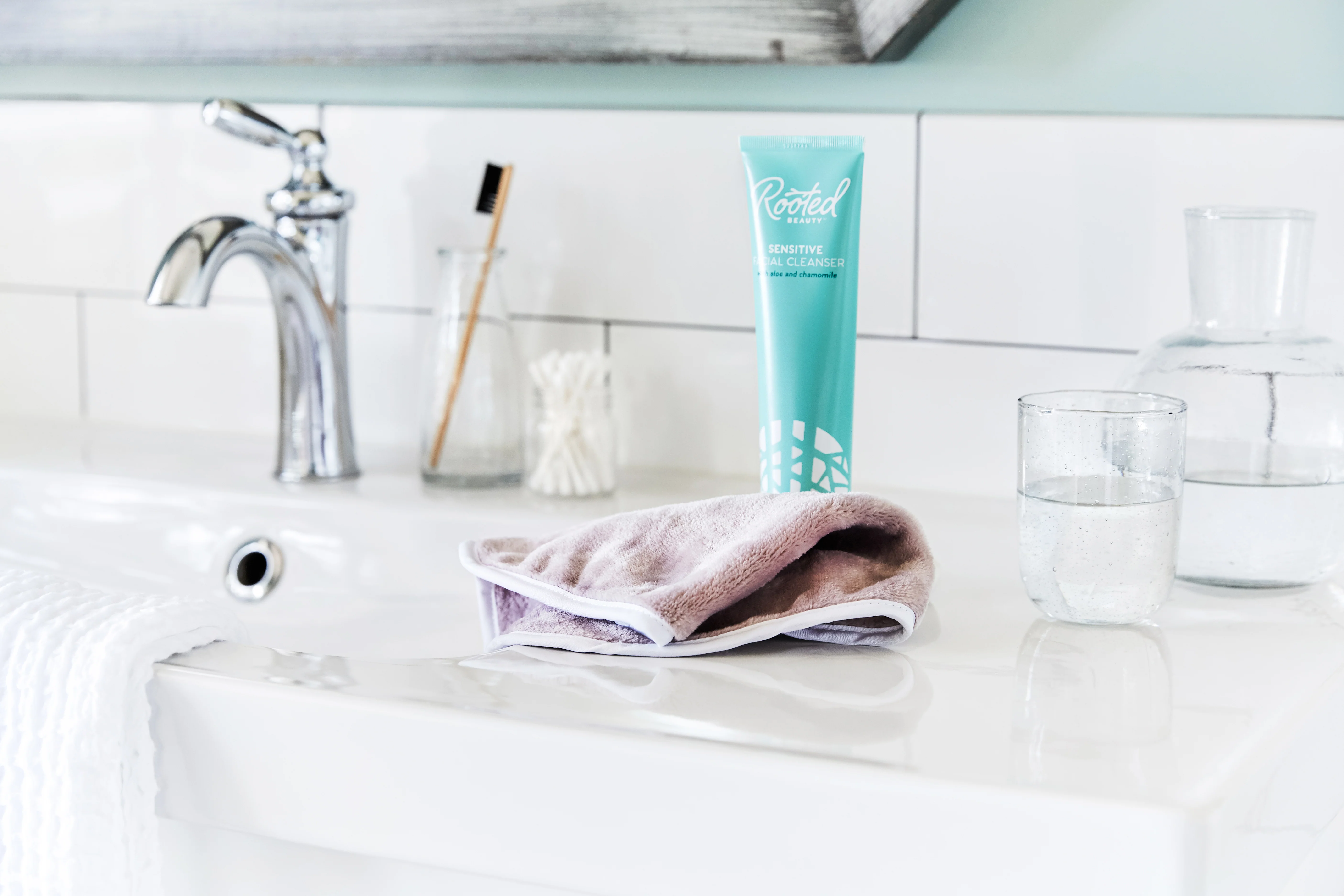 Sensitive Skin Facial Cleanser - Image 3