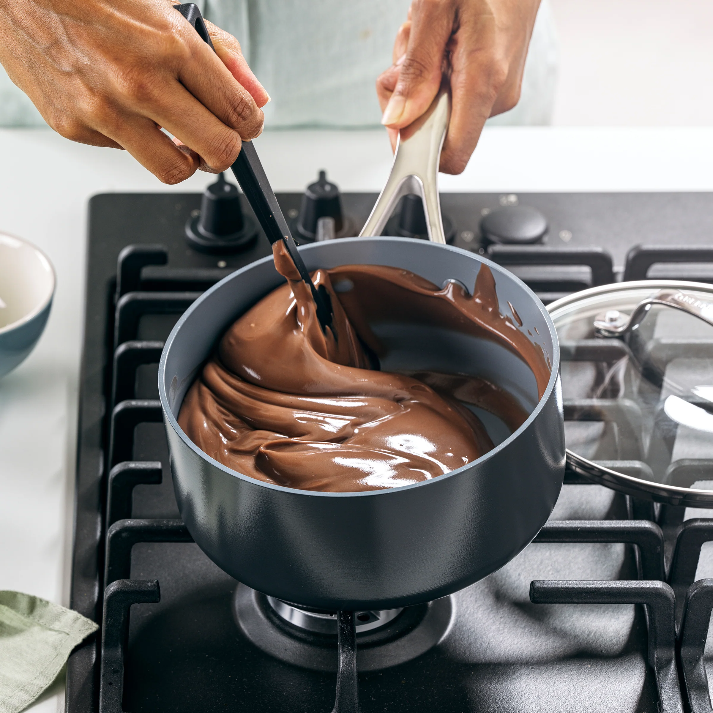 Valencia Pro Nonstick, Ceramic Sauce Pan with Lid, 2qt - Image 4